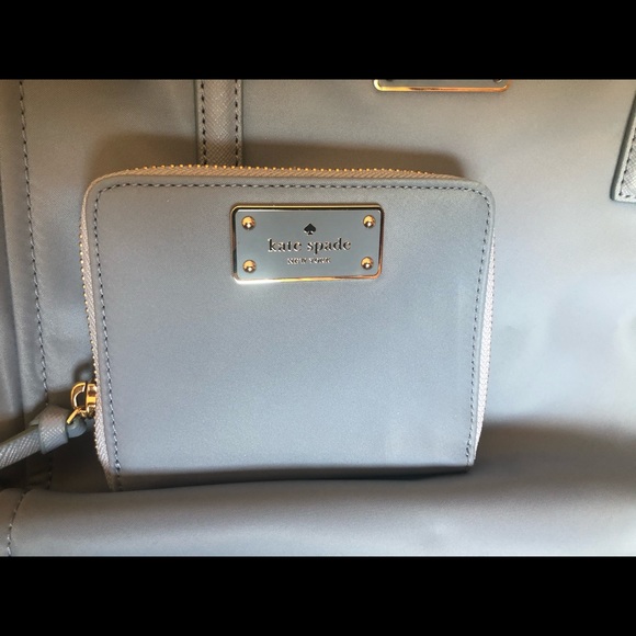 COPY - KATE SPADE WALLET - Picture 1 of 3